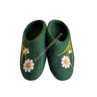 Felt flower slipper